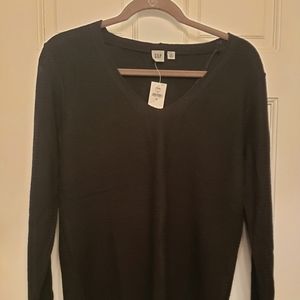 NWT Gap v-neck sweater